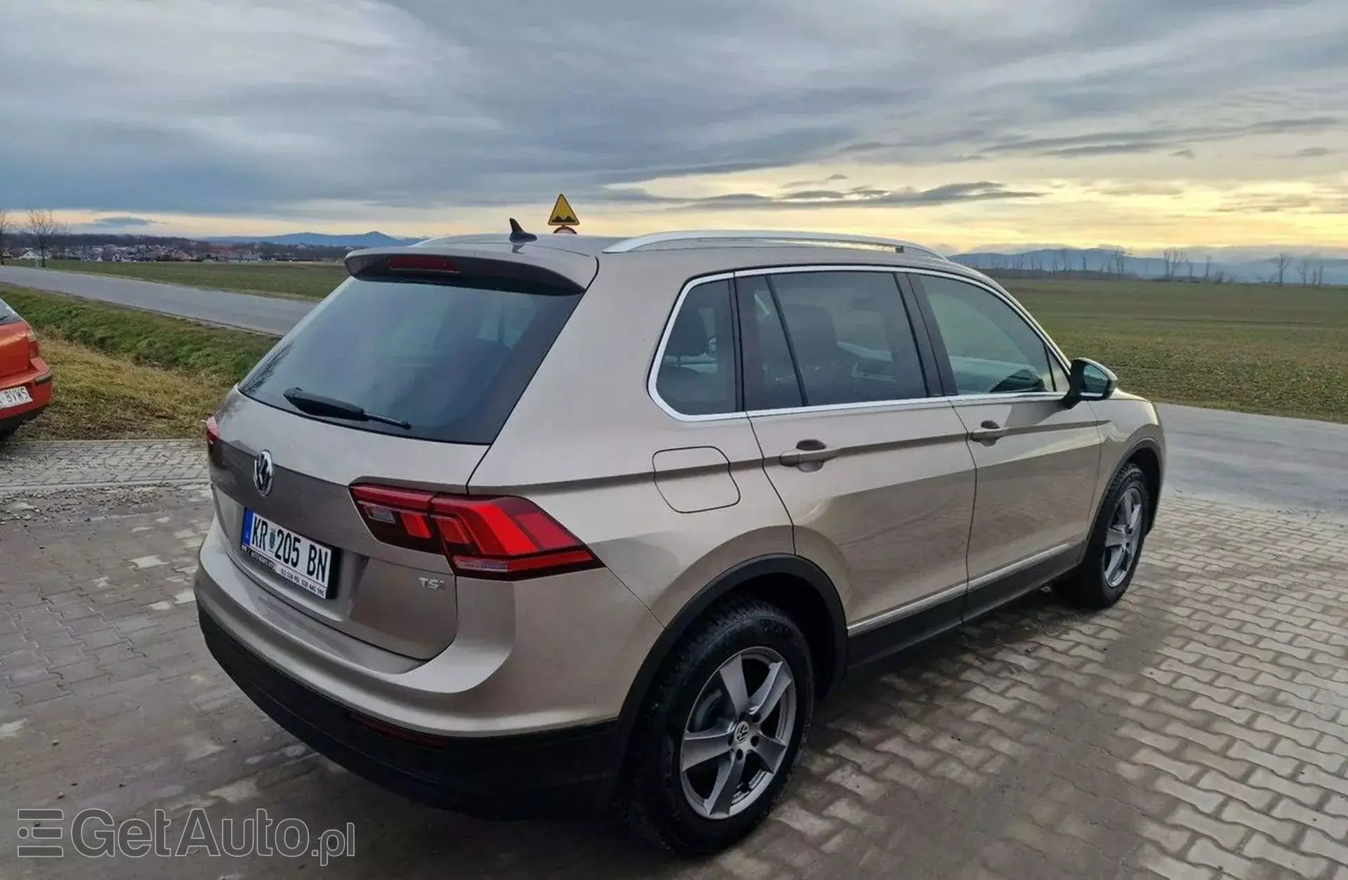 VOLKSWAGEN Tiguan 