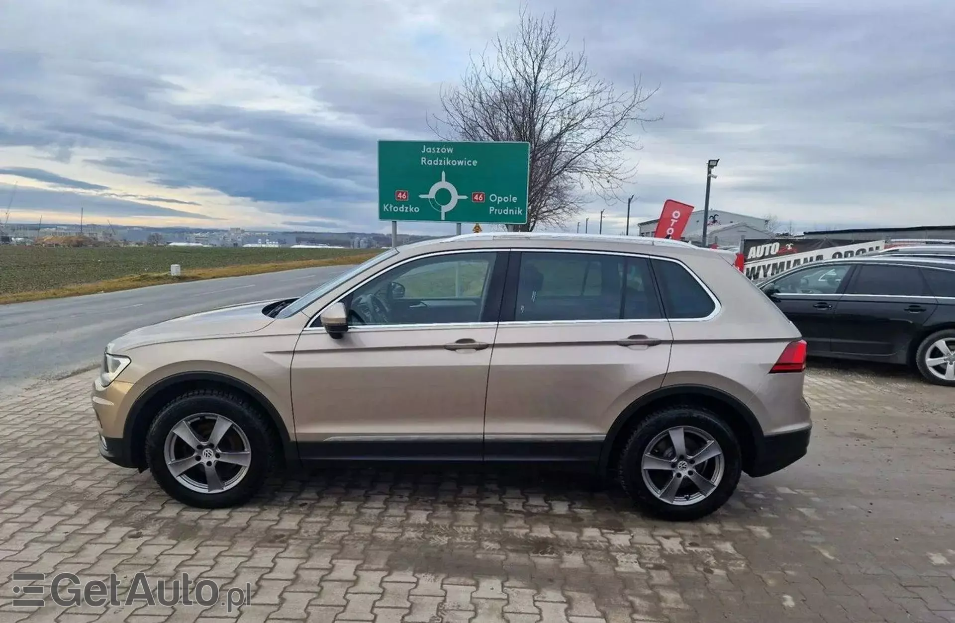 VOLKSWAGEN Tiguan 