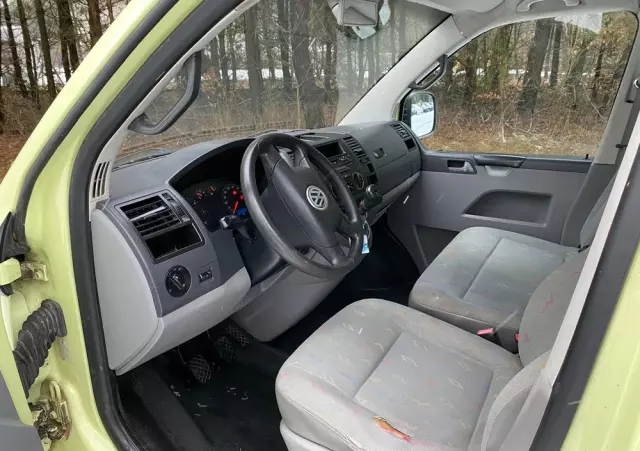 VOLKSWAGEN Transporter T5 