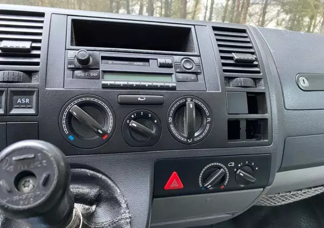 VOLKSWAGEN Transporter T5 