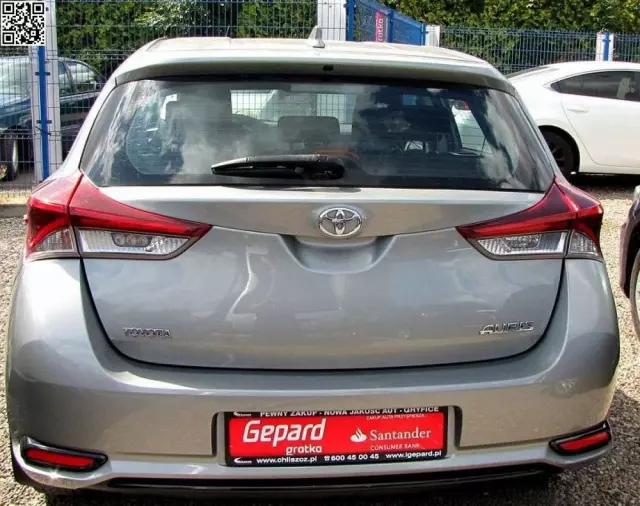 TOYOTA Auris 