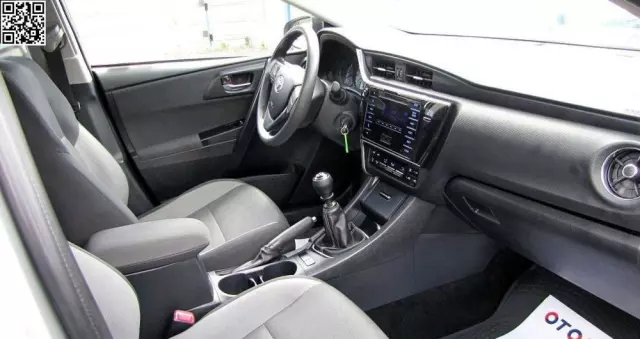 TOYOTA Auris 