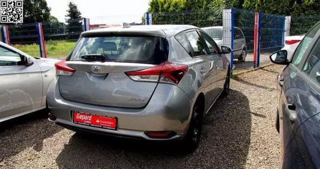TOYOTA Auris 