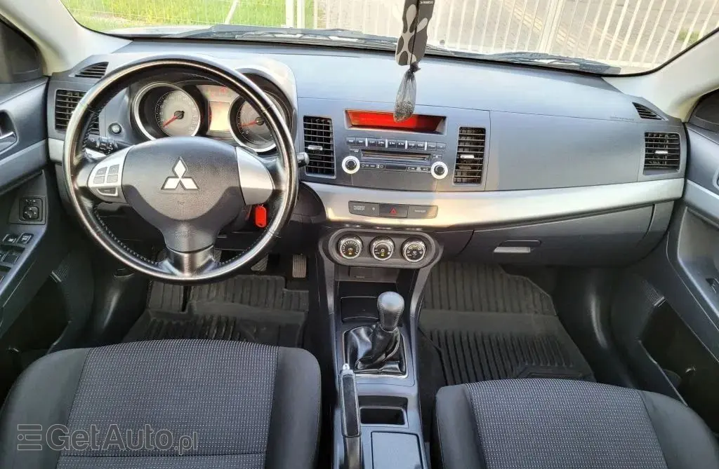 MITSUBISHI Lancer 