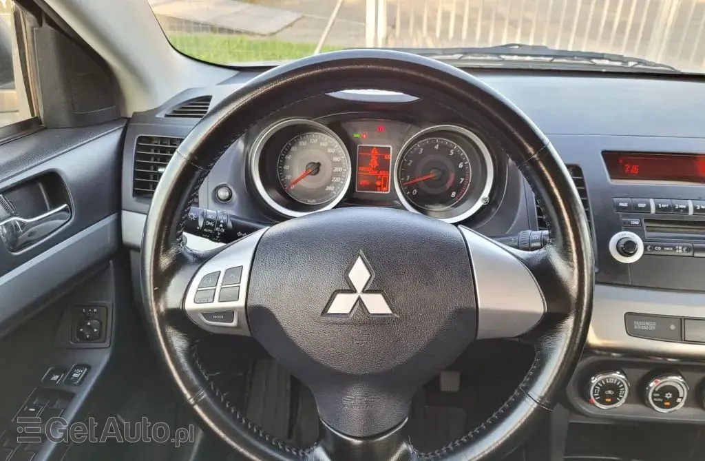 MITSUBISHI Lancer 