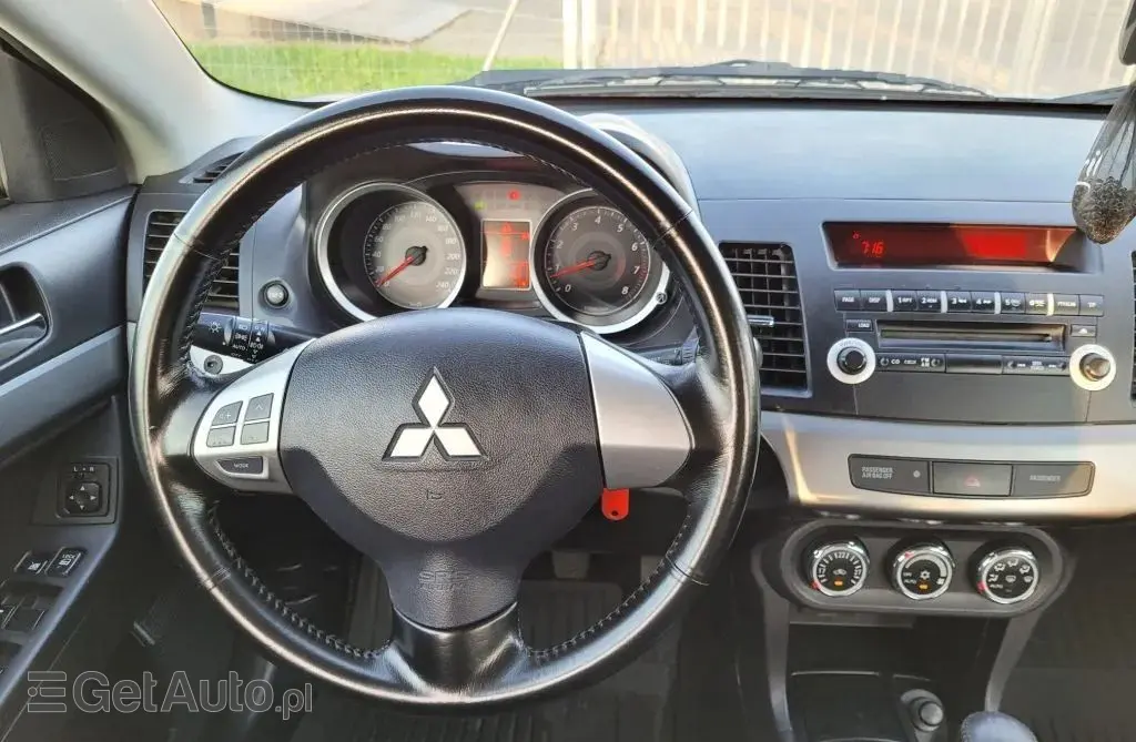 MITSUBISHI Lancer 