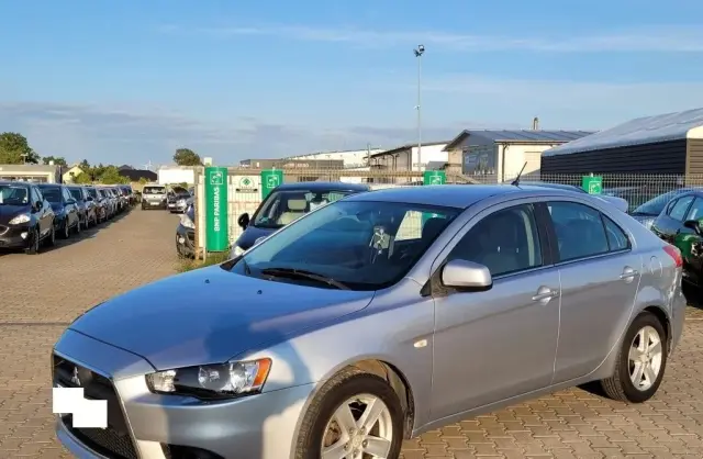 MITSUBISHI Lancer 