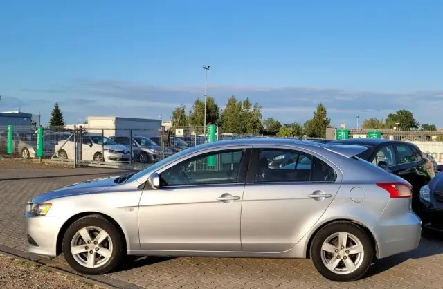 MITSUBISHI Lancer 