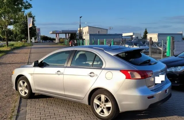 MITSUBISHI Lancer 