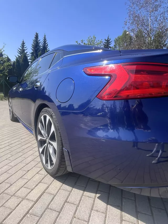 NISSAN Maxima 