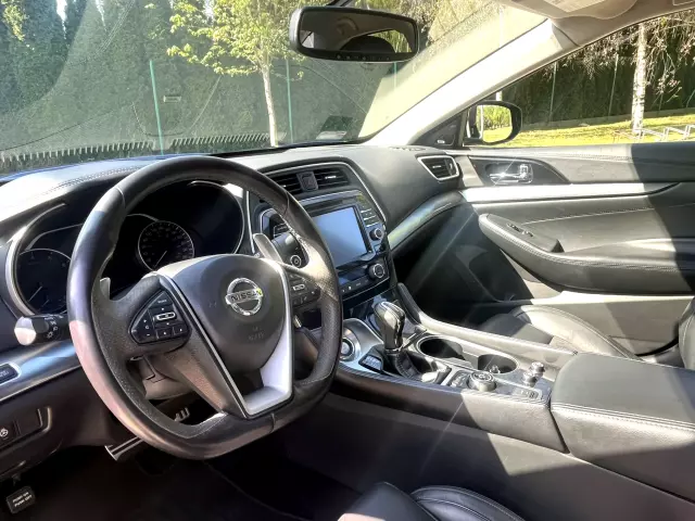 NISSAN Maxima 