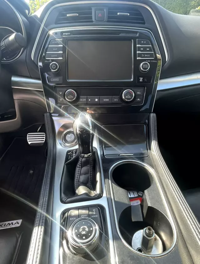 NISSAN Maxima 