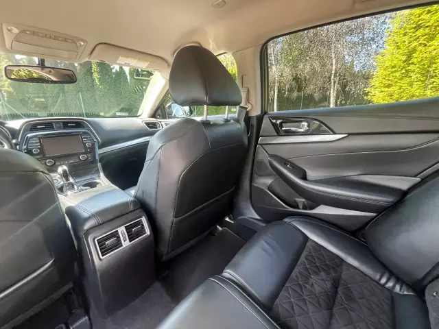 NISSAN Maxima 
