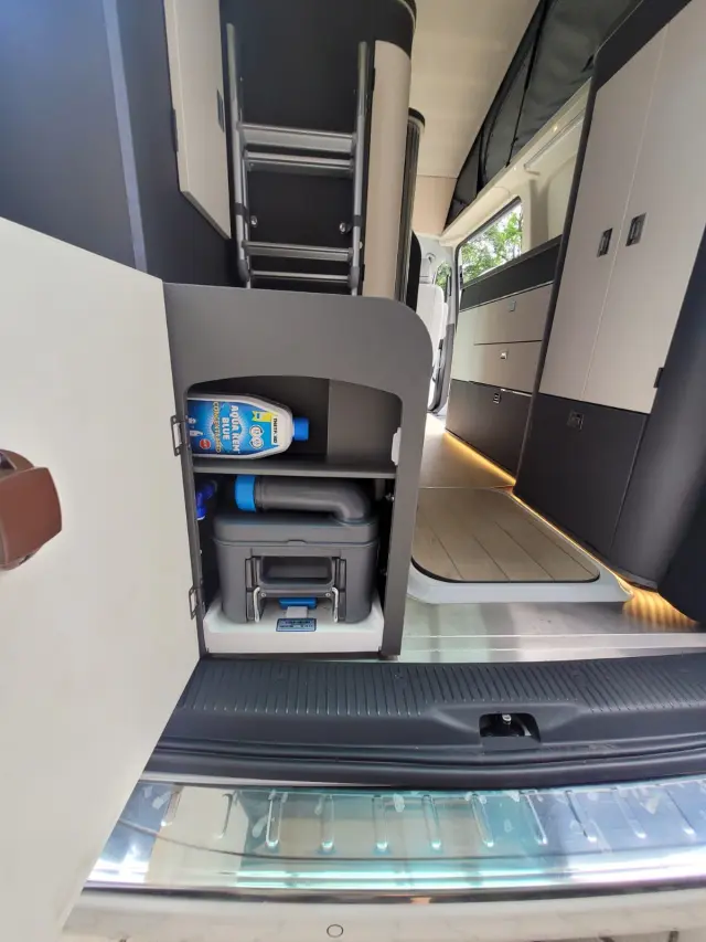 VOLKSWAGEN Transporter 6.1