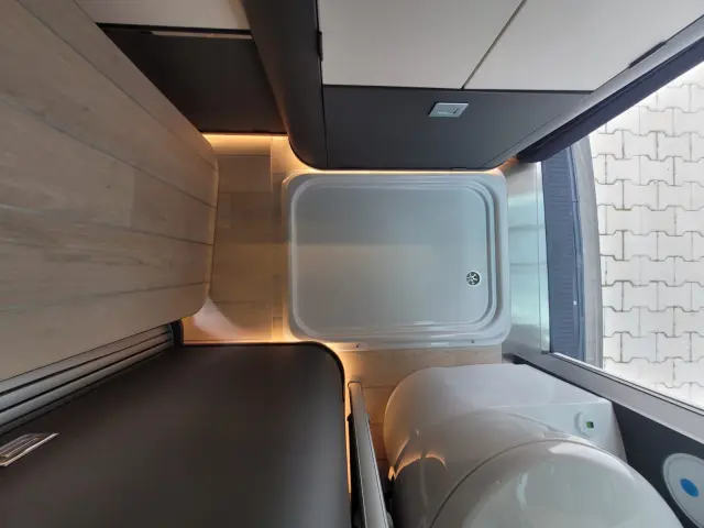 VOLKSWAGEN Transporter 6.1