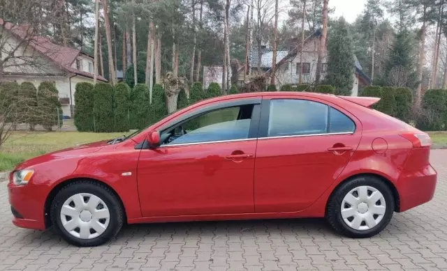 MITSUBISHI Lancer 