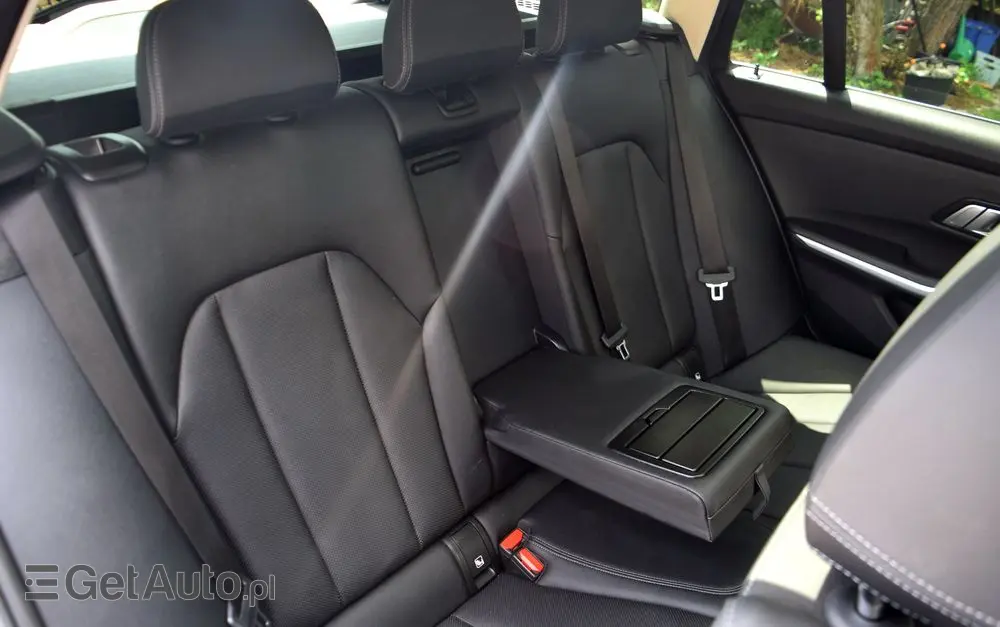 BMW Seria 3 320d xDrive Luxury Line sport