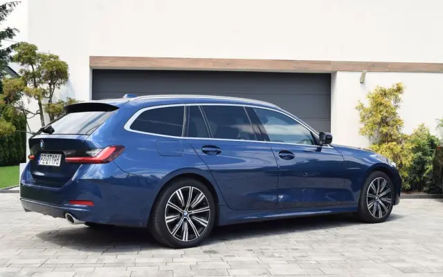 BMW Seria 3 320d xDrive Luxury Line sport