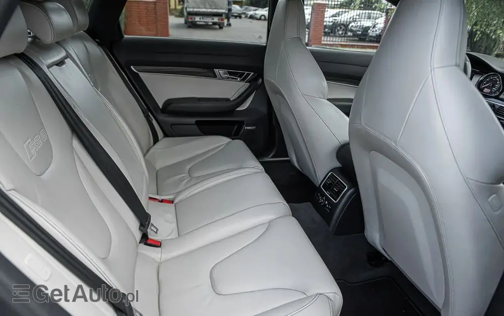 AUDI RS6 Ver-5-0-tfsi-quattro-tiptr