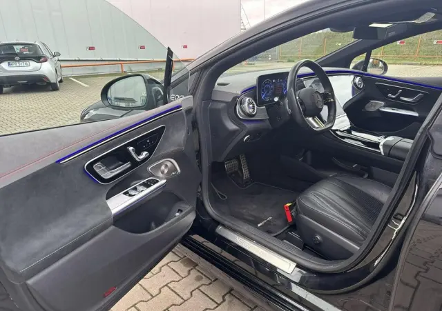 MERCEDES-BENZ EQE 