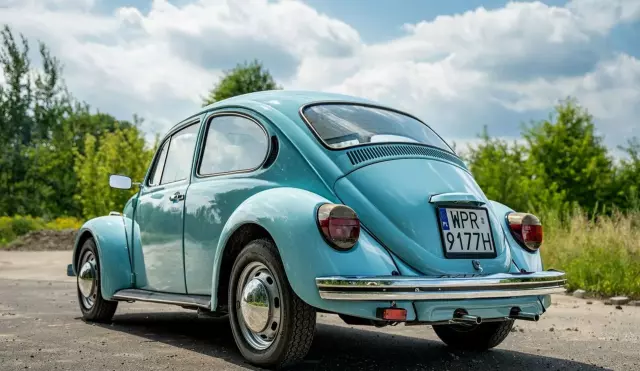 VOLKSWAGEN Beetle 