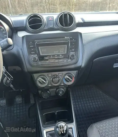 SUZUKI Swift 