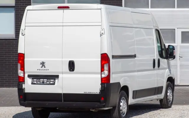 PEUGEOT Boxer L2H2 ŚREDNI 2.2 BlueHDI *PREMIUM* 