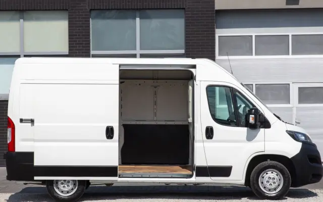 PEUGEOT Boxer L2H2 ŚREDNI 2.2 BlueHDI *PREMIUM* 