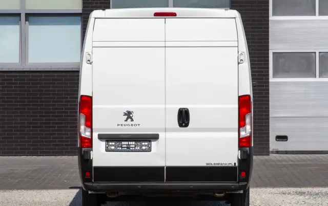 PEUGEOT Boxer L2H2 ŚREDNI 2.2 BlueHDI *PREMIUM* 