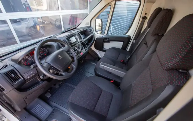 PEUGEOT Boxer L2H2 ŚREDNI 2.2 BlueHDI *PREMIUM* 