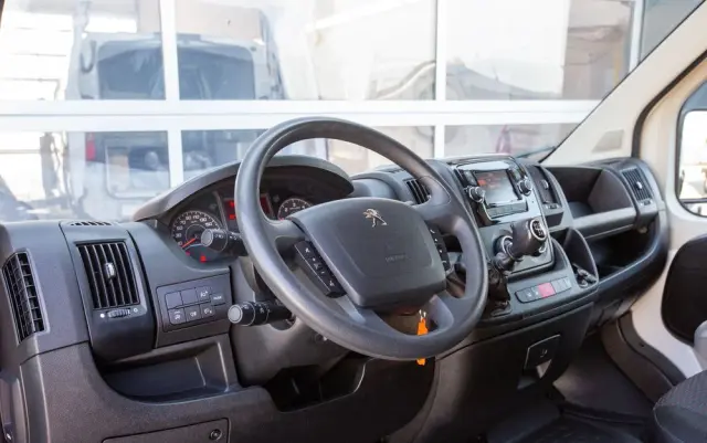 PEUGEOT Boxer L2H2 ŚREDNI 2.2 BlueHDI *PREMIUM* 