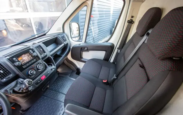 PEUGEOT Boxer L2H2 ŚREDNI 2.2 BlueHDI *PREMIUM* 