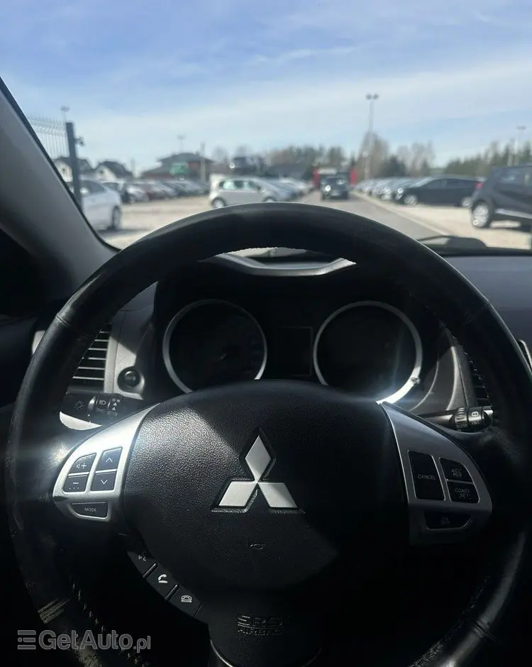 MITSUBISHI Lancer 