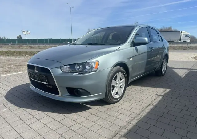 MITSUBISHI Lancer 