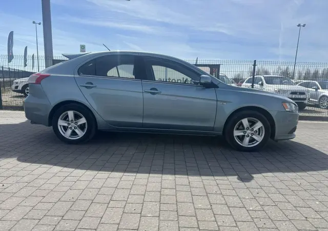MITSUBISHI Lancer 