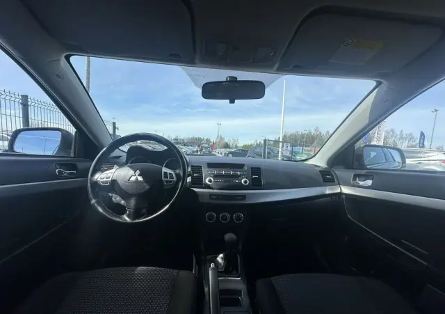 MITSUBISHI Lancer 