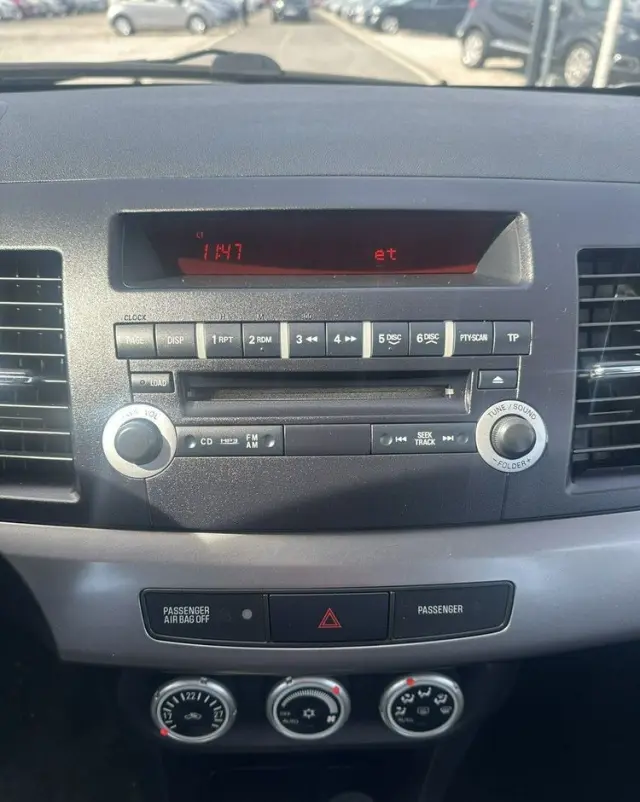 MITSUBISHI Lancer 