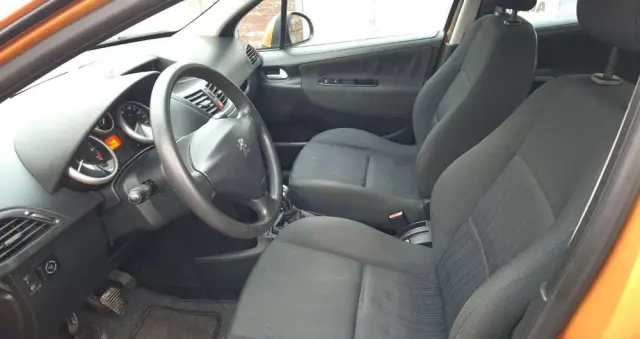 PEUGEOT 207 