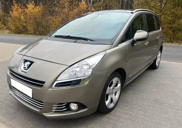PEUGEOT 5008 