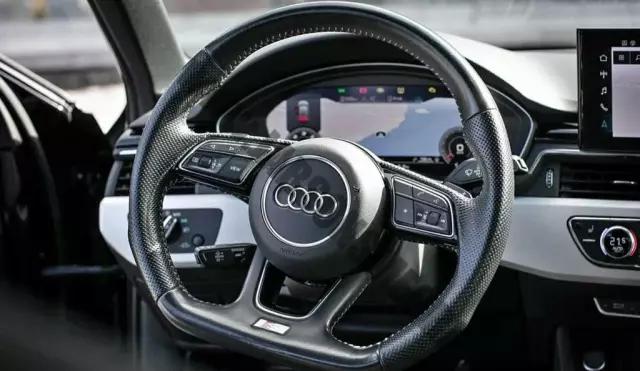 AUDI A4 