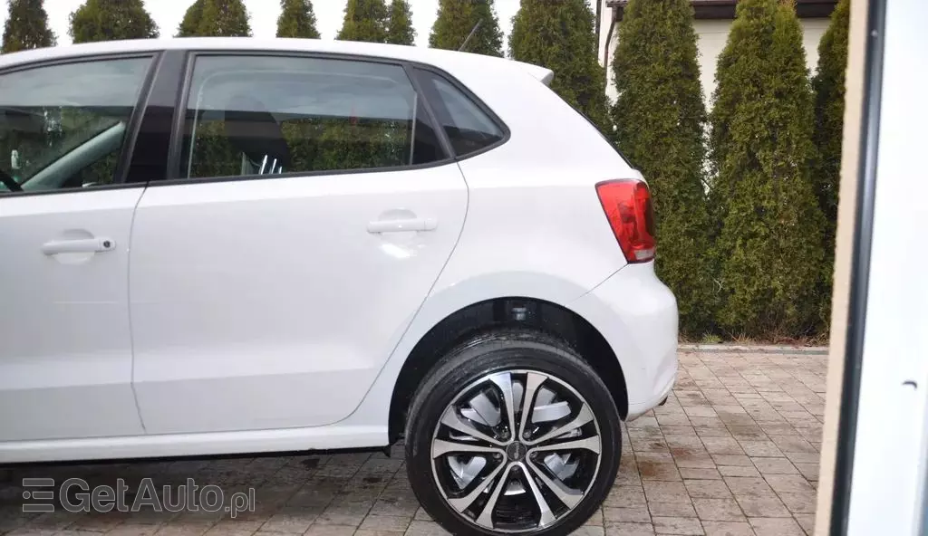 VOLKSWAGEN Polo 1.4 (85 KM) 5-dr