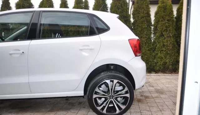 VOLKSWAGEN Polo 1.4 (85 KM) 5-dr