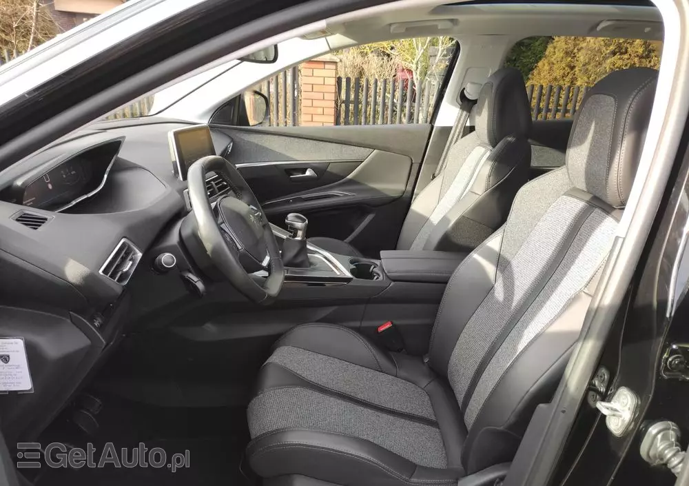 PEUGEOT 3008 1.2 PureTech Allure