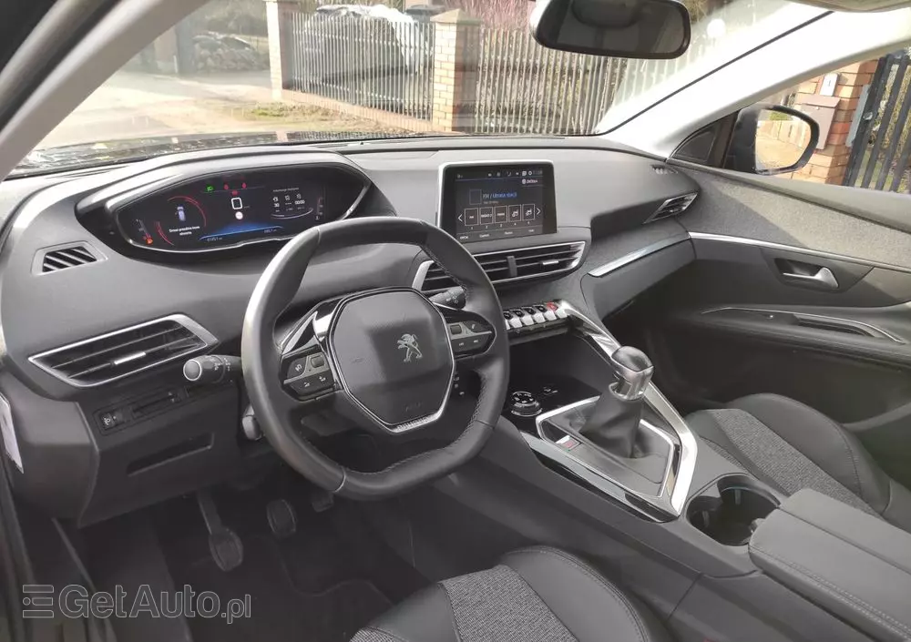 PEUGEOT 3008 1.2 PureTech Allure