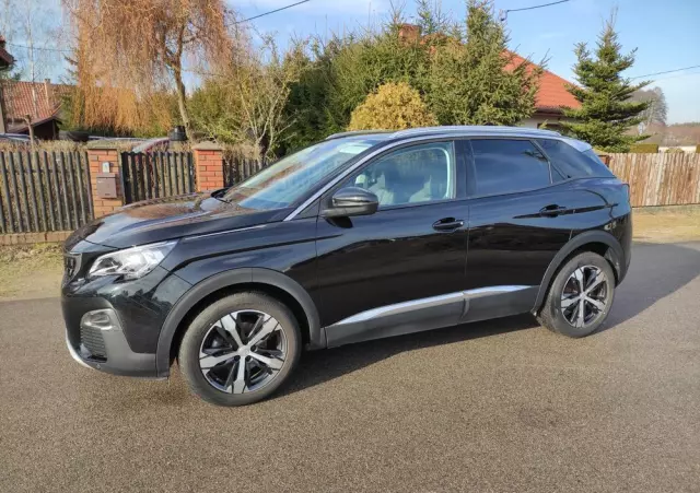 PEUGEOT 3008 1.2 PureTech Allure