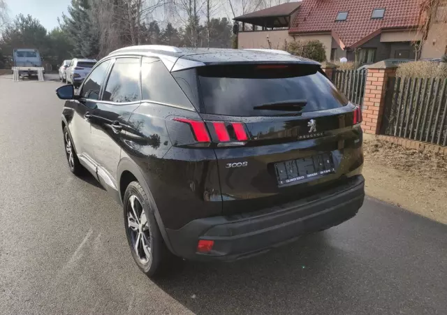 PEUGEOT 3008 1.2 PureTech Allure