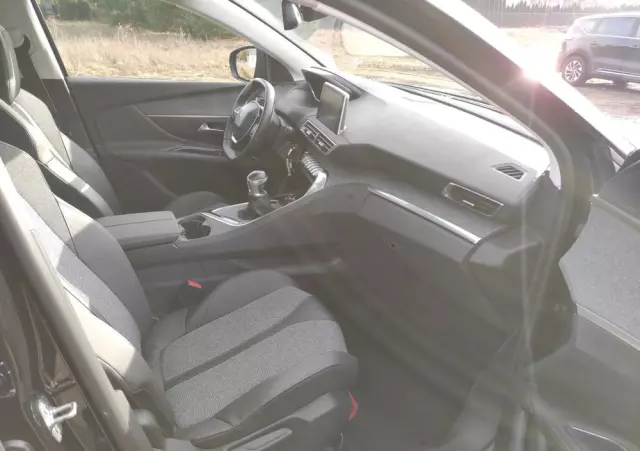 PEUGEOT 3008 1.2 PureTech Allure