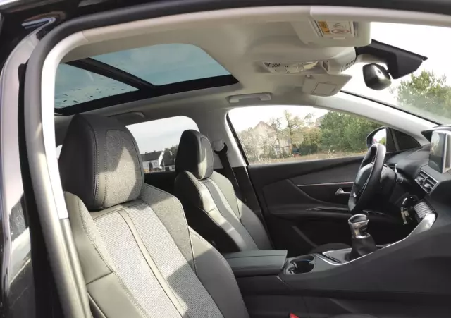 PEUGEOT 3008 1.2 PureTech Allure