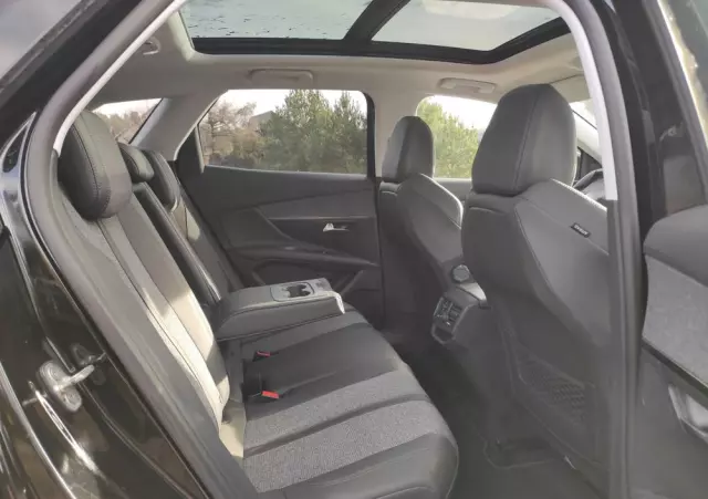 PEUGEOT 3008 1.2 PureTech Allure