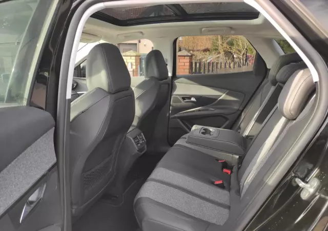 PEUGEOT 3008 1.2 PureTech Allure